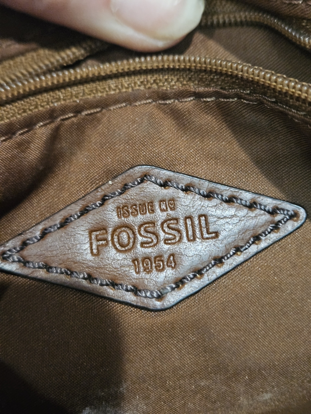 Vintage Fossil Turn Lock Brown Leather Crossbody Satchel Bag—Excellent Condition - Picture 4 of 16